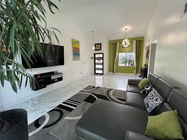 8618 SW 161st Pl, Miami, FL 33193