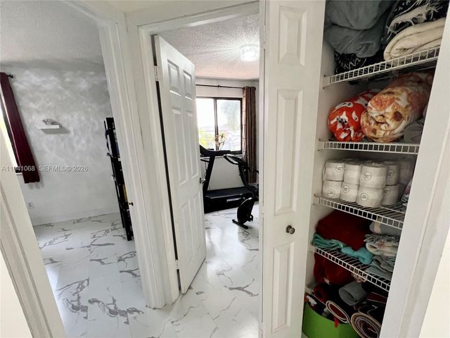 8618 SW 161st Pl, Miami, FL 33193