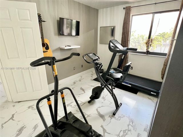 8618 SW 161st Pl, Miami, FL 33193