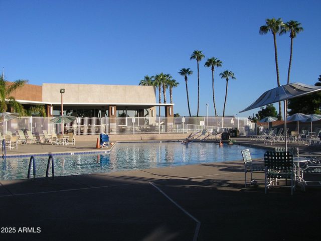 2416 N SNEAD Drive, Mesa, AZ 85215