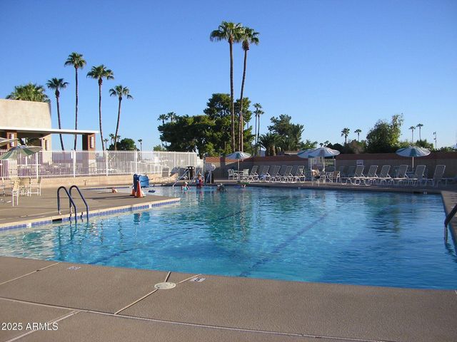 2416 N SNEAD Drive, Mesa, AZ 85215