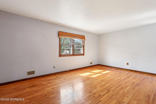 22 Meadowbrook Avenue, Atlantic Highlands, NJ 07716