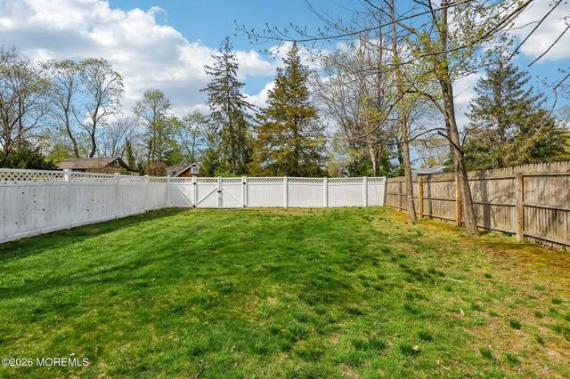 22 Meadowbrook Avenue, Atlantic Highlands, NJ 07716