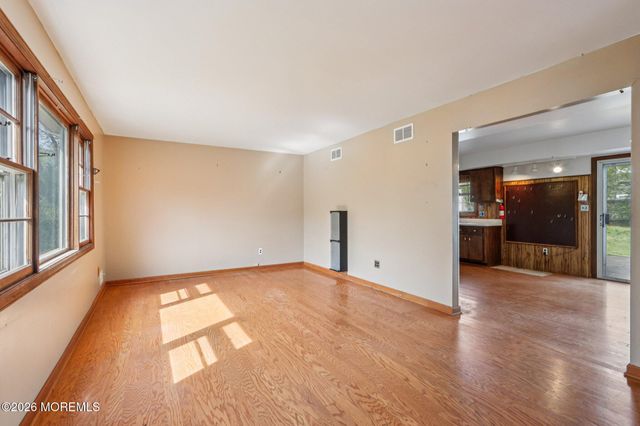 22 Meadowbrook Avenue, Atlantic Highlands, NJ 07716