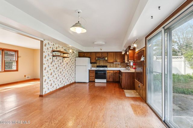 22 Meadowbrook Avenue, Atlantic Highlands, NJ 07716