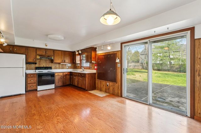 22 Meadowbrook Avenue, Atlantic Highlands, NJ 07716