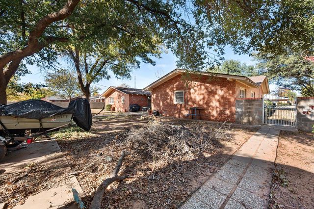 1106 E Tate Street, Brownfield, TX 79316