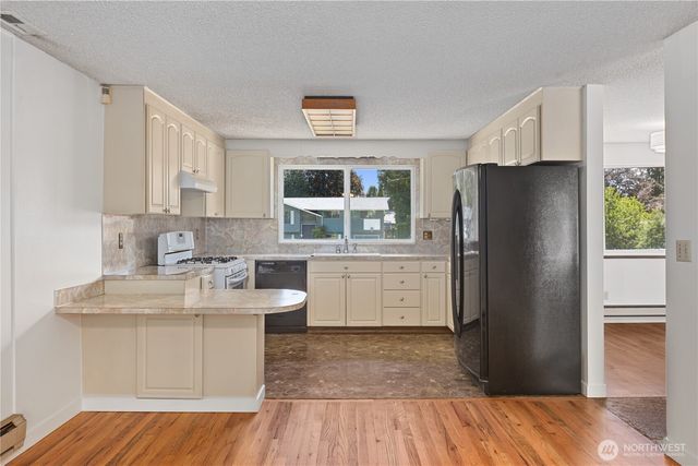 4907 181st Place SW, Lynnwood, WA 98037