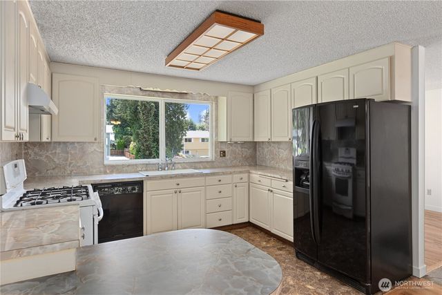 4907 181st Place SW, Lynnwood, WA 98037