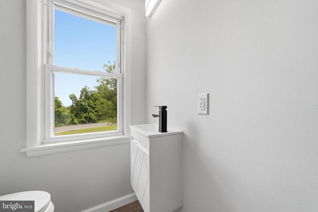 410 DUPONT AVE, Paulsboro, NJ 08066