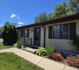 5246 Green Meadow Road Q, Kalamazoo, MI 49009