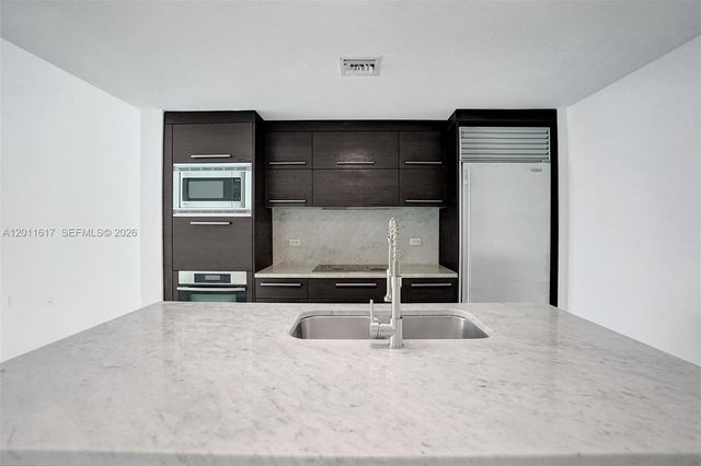 900 Biscayne Blvd 1808, Miami, FL 33132