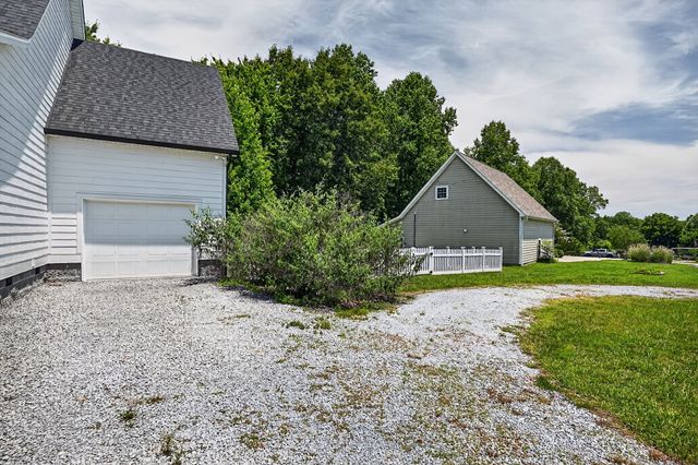 105 Shiloh Ln, Smithville, TN 37166