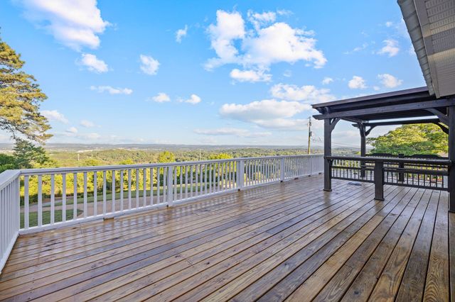 500 N Crest Road, Chattanooga, TN 37404