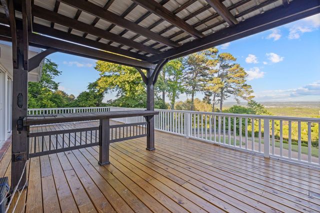 500 N Crest Road, Chattanooga, TN 37404