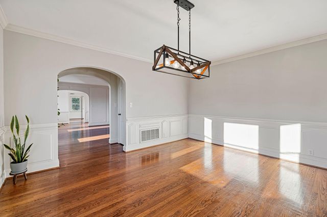 500 N Crest Road, Chattanooga, TN 37404