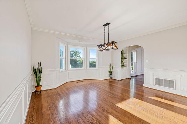 500 N Crest Road, Chattanooga, TN 37404