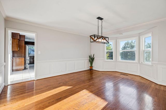 500 N Crest Road, Chattanooga, TN 37404