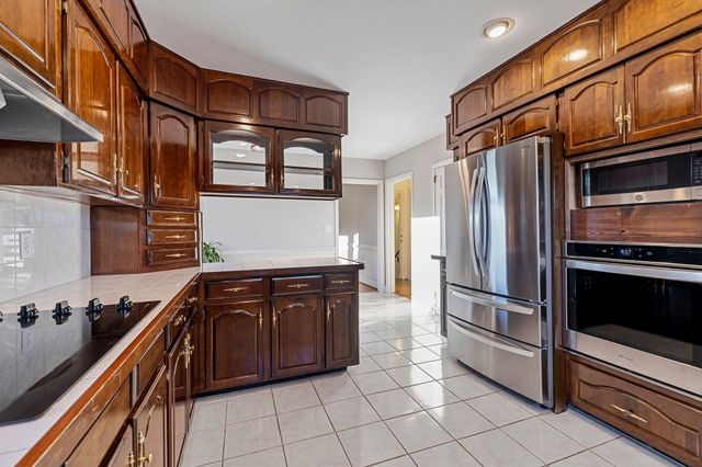 500 N Crest Road, Chattanooga, TN 37404
