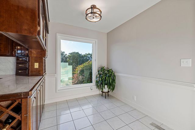 500 N Crest Road, Chattanooga, TN 37404
