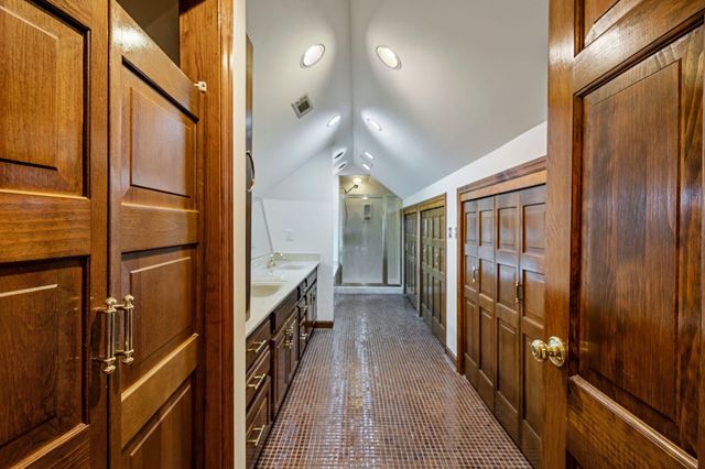 500 N Crest Road, Chattanooga, TN 37404