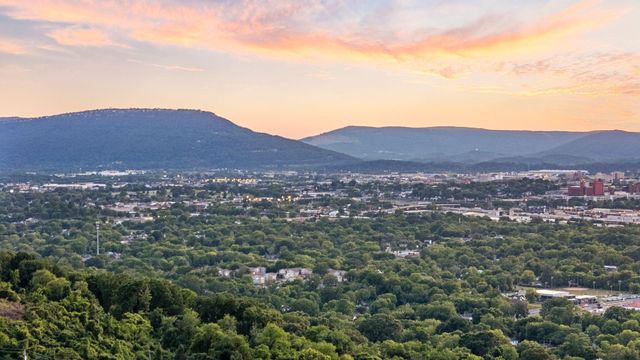 500 N Crest Road, Chattanooga, TN 37404