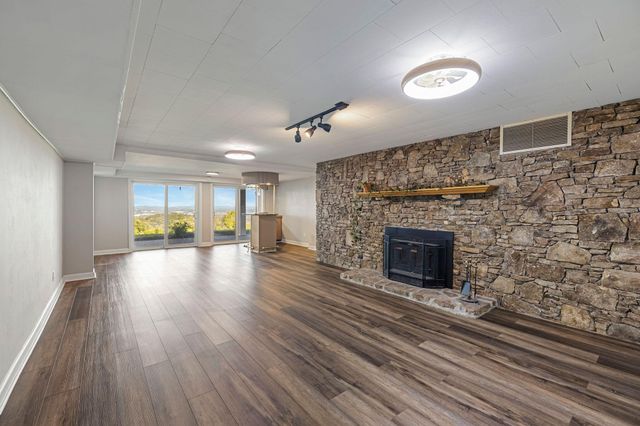 500 N Crest Road, Chattanooga, TN 37404