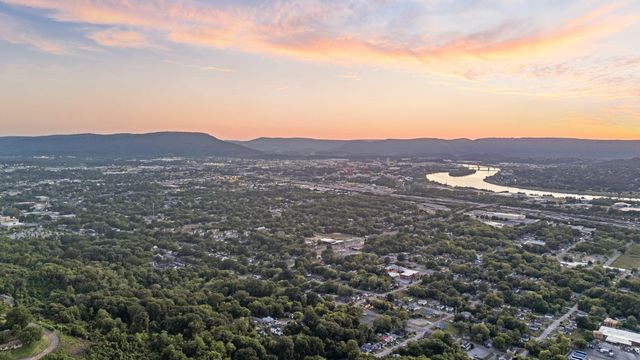 500 N Crest Road, Chattanooga, TN 37404