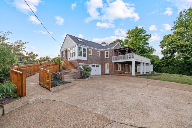 500 N Crest Road, Chattanooga, TN 37404