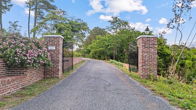 500 N Crest Road, Chattanooga, TN 37404