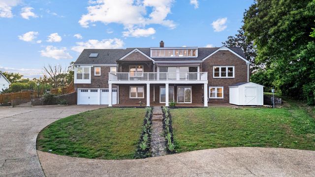 500 N Crest Road, Chattanooga, TN 37404