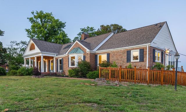 500 N Crest Road, Chattanooga, TN 37404