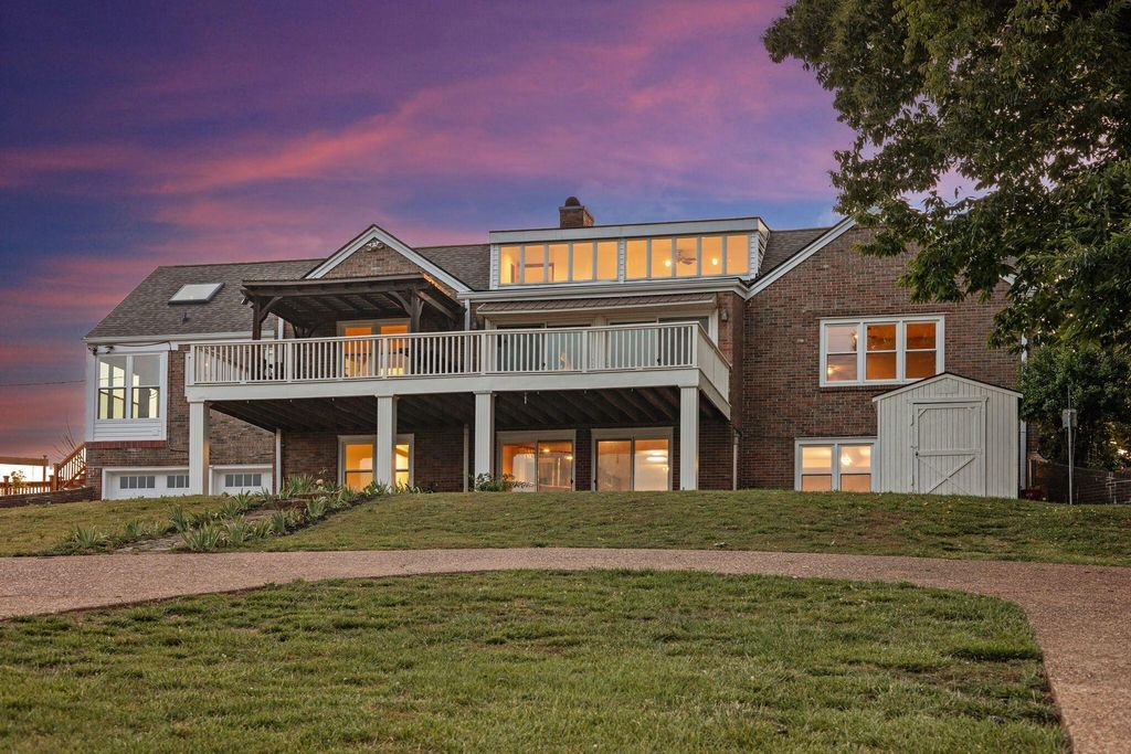 500 N Crest Road, Chattanooga, TN 37404