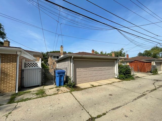 4253 W Devon Avenue, Chicago, IL 60646