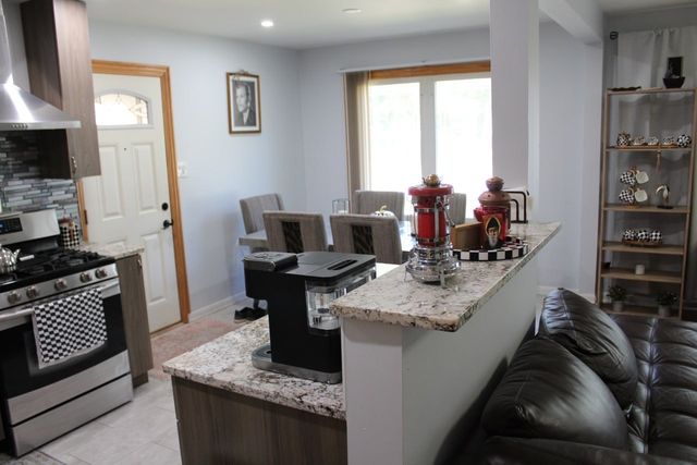 4253 W Devon Avenue, Chicago, IL 60646