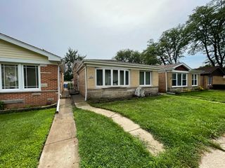 4253 W Devon Avenue, Chicago, IL 60646