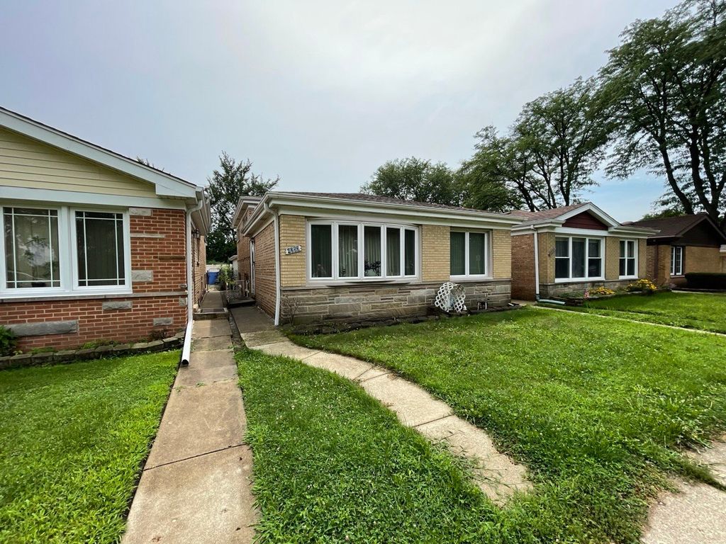 4253 W Devon Avenue, Chicago, IL 60646