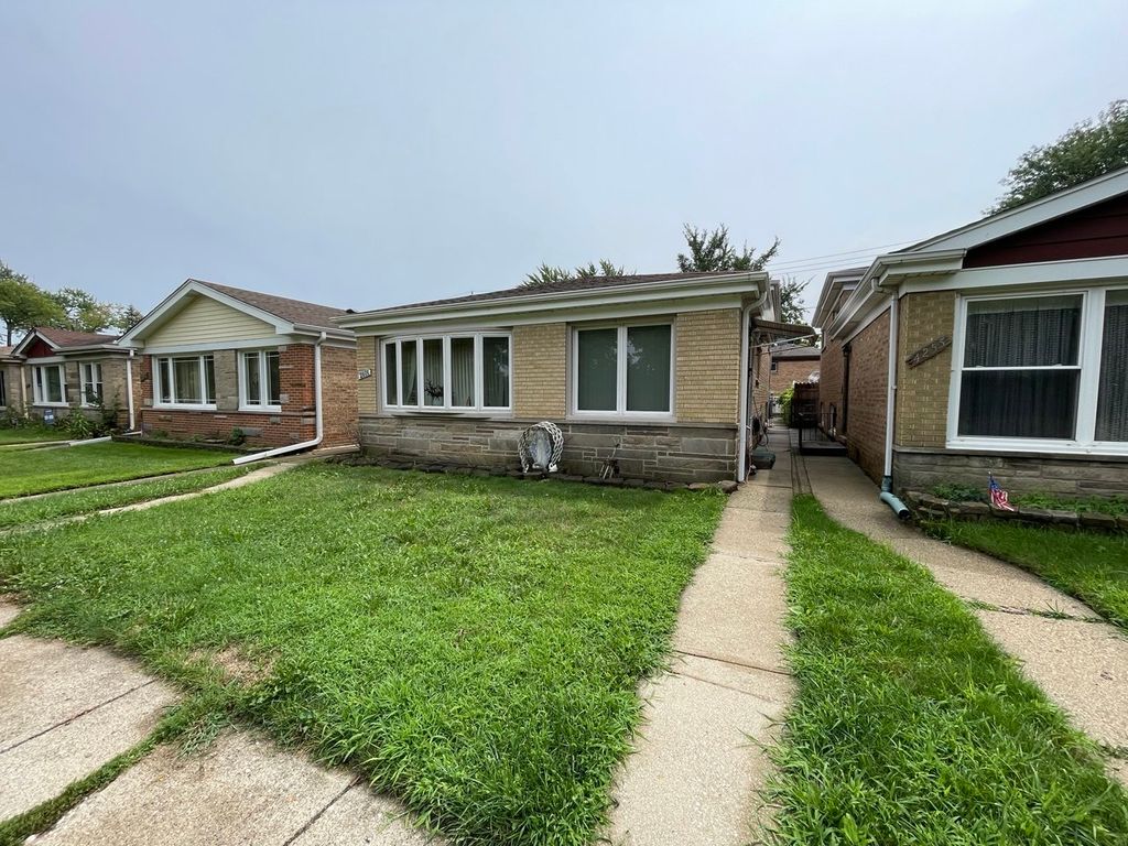 4253 W Devon Avenue, Chicago, IL 60646 — photo 2