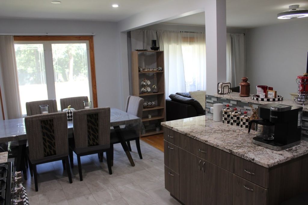 4253 W Devon Avenue, Chicago, IL 60646 — photo 3