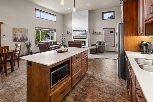1308 31st Avenue W, West Fargo, ND 58078