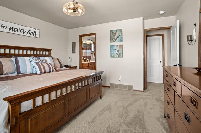 1308 31st Avenue W, West Fargo, ND 58078