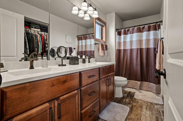 1308 31st Avenue W, West Fargo, ND 58078