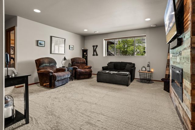1308 31st Avenue W, West Fargo, ND 58078
