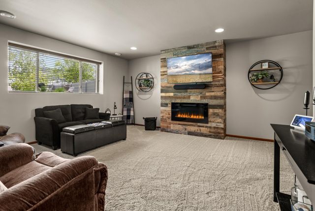 1308 31st Avenue W, West Fargo, ND 58078