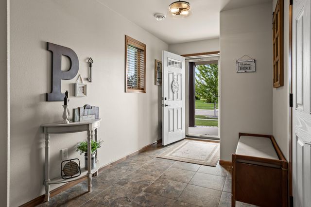 1308 31st Avenue W, West Fargo, ND 58078