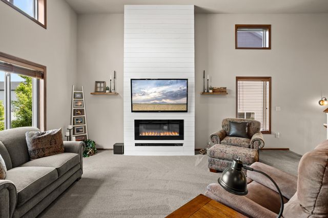 1308 31st Avenue W, West Fargo, ND 58078