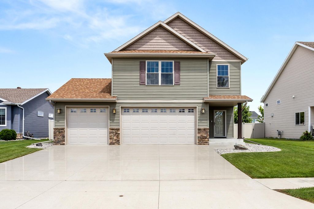 1308 31st Avenue W, West Fargo, ND 58078
