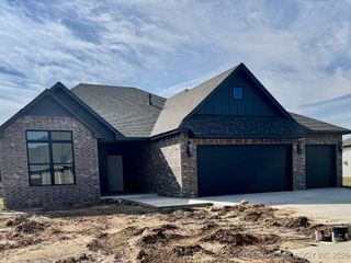 3020 S 7th Place, Broken Arrow, OK 74012