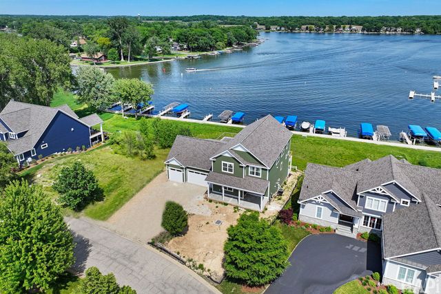 40609 N North Newport Drive, Antioch, IL 60002