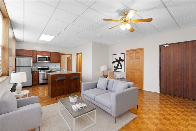 620 W Belmont Avenue 402, Chicago, IL 60657